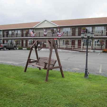 Bishops Country Inn Motel Jackman エクステリア 写真
