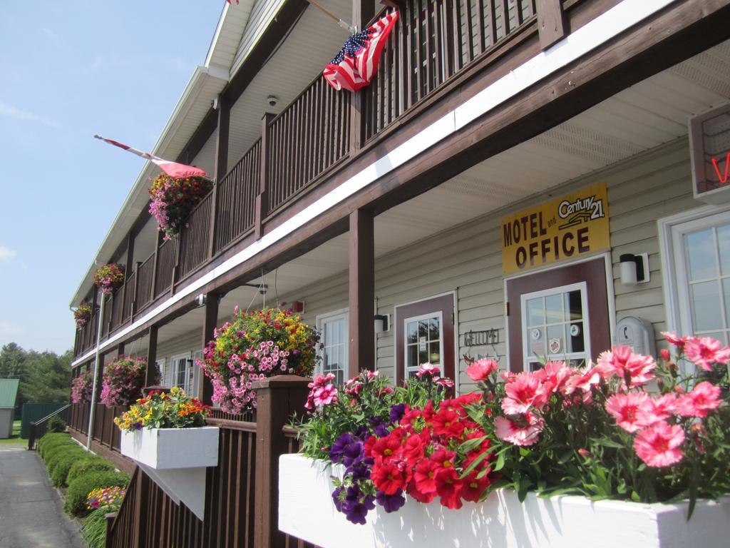 Bishops Country Inn Motel Jackman エクステリア 写真